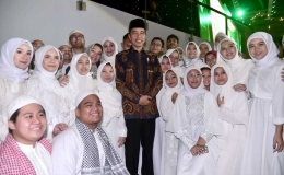 Jokowi bersama para ulama muda. Sumber : setkab.go.id