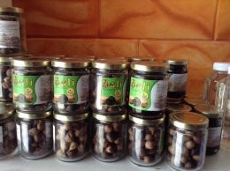 Bali Blackgarlic dengan komposisi bawang putih lokal organik dan royal jelly. (foto dokumentasi pribadi)