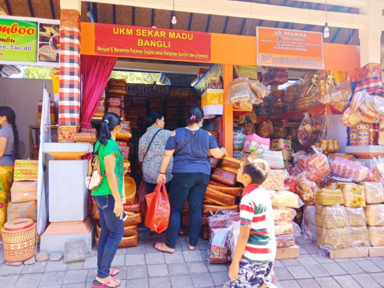 salah satu UKM yang menawarkan produk anyaman khas Bali