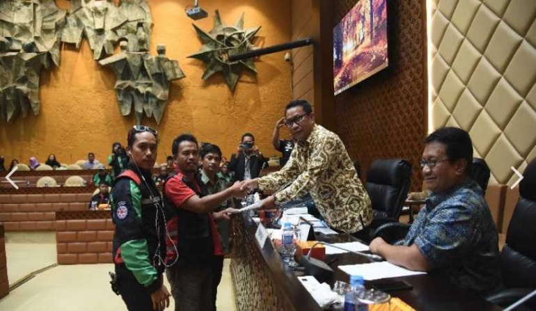Anggota DPR harus bisa menjaga suara rakyat. (foto: dok. dpr ri)