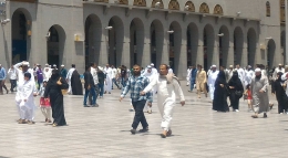 Jemaah haji dari berbagai negara hendak menuju Masjid Nabawi | Dokumentasi pribadi