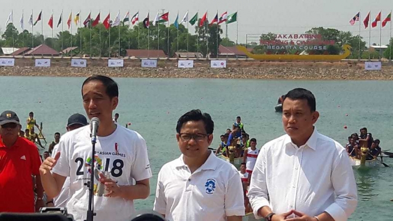Presiden Jokowi (kiri) saat menerima dukungan resmi dari PKB di Pilpres 2019. sumber : setkab.go.id