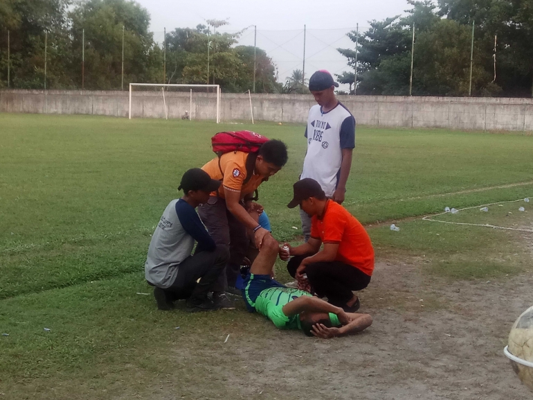 Pemain yang mengalami cidera (foto Rustian_