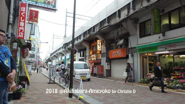 Jalan laying kereta ini, dibawahnya untuk ruang public pertokon unik, dari Akihabara sampai Ameyoko Market sepanjang 1,1 km. | Dokumentadi pribadi
