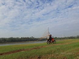 Nelayan membawa pulang hasil tangkapannya. (Dokpri).