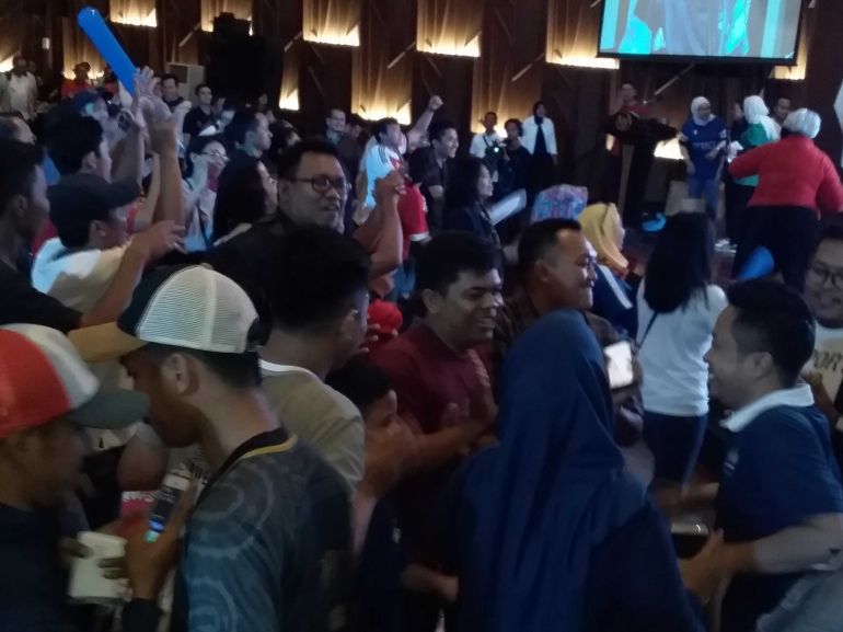 Para Peserta Nobar enggan beranjak dari tempatnya, usai nonton bareng