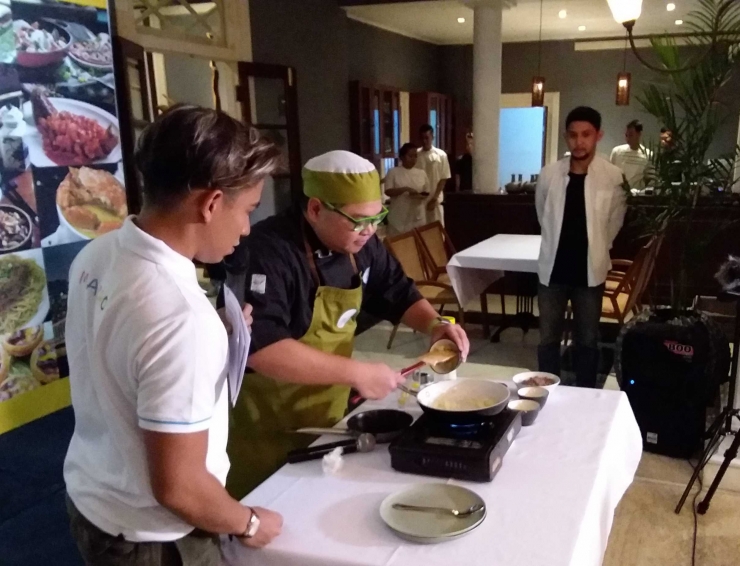 Chef Ragil Imam Wibowo unjuk kebolehan di NUSA Indonesian Gastronomy Restoran, Jalan Kemang Raya No. 81 Kemang, RT.2/RW.2, Bangka, Mampang Prapatan, Sabtu (14/7/2018) lalu. Foto | Dokpri