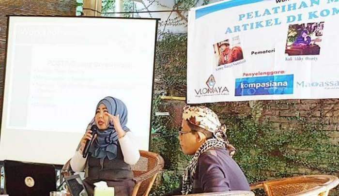 Pemateri: kak Abby dan kang Bugi (Dokumentasi Vlomaya)