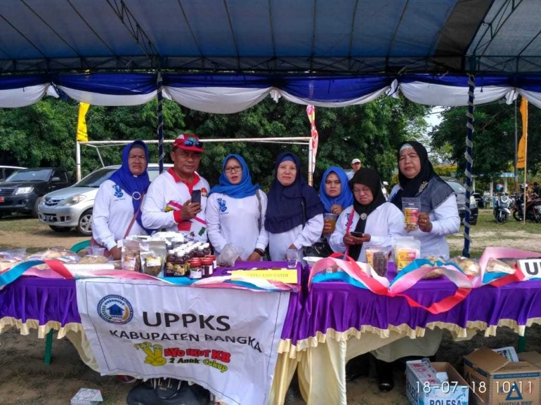 UPPKS Kabupaten Bangka menerima penghargaan sebagai juara 3 Harganas XXV Provinsi Kepulauan Bangka Bepitung (dokpri)