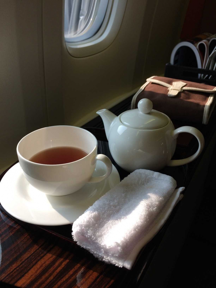 Minuman sebelum berangkat, handuk kecil dan tas amenity kit