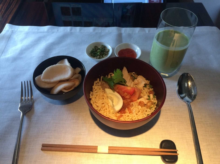 Mie kuah dan jus kacang hijau