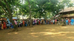 Halalbihalal di hari pertama masuk sekolah (foto by widikurniawan)