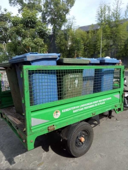 Motor pengangkut sampah kelurahan Jambangan.