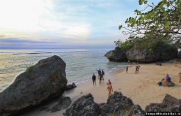 Pantai Padang Padang (dok. tempatwisatadibali.id)