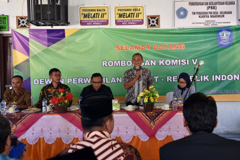 Suasana pertemuan komisi V DPRRI dengan warga desa Karya Makmur (foto Dian F /Humas Bangka) 