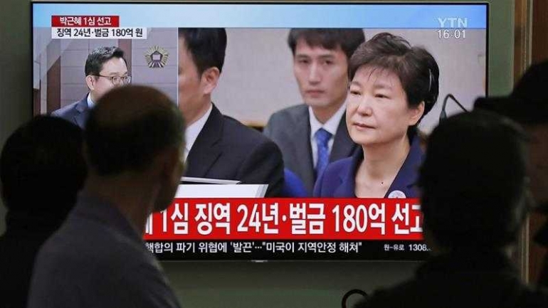 Mantan Presiden Korea Selatan mendapat ganjaran 32 tahun hukuman penjara karena kasus korupsi. Photo: AFP