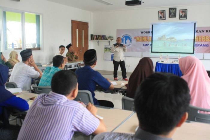pak dedi memberikan materi motivasi