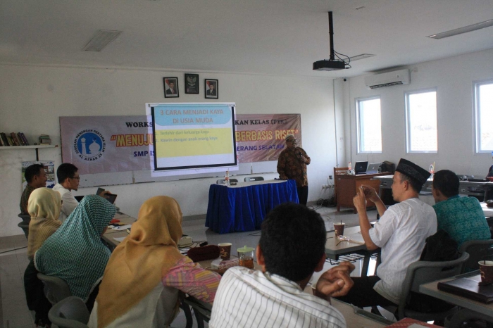 omjay memberikan materi PTK