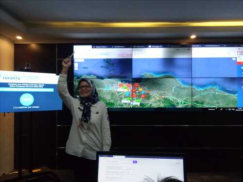 Ibu Rahmawati yang sedang menjelaskan sistem Smart City Jakarta/dokpri