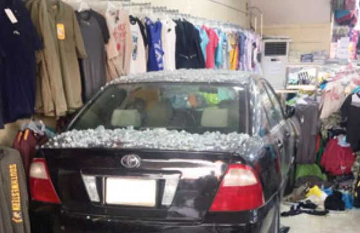 mobil wanita saudi yang alami kecelakaan dari saudi gazette