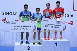 Tontowi Ahmad dan Liliyana Natsir menjadi runner up Singapore Open 2018/Gambar dari Twitter.com/INABadminton
