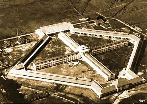 Penjara Sukamiskin tempo dulu dilihat dari udara (jabar.kemenkumham.go.id).