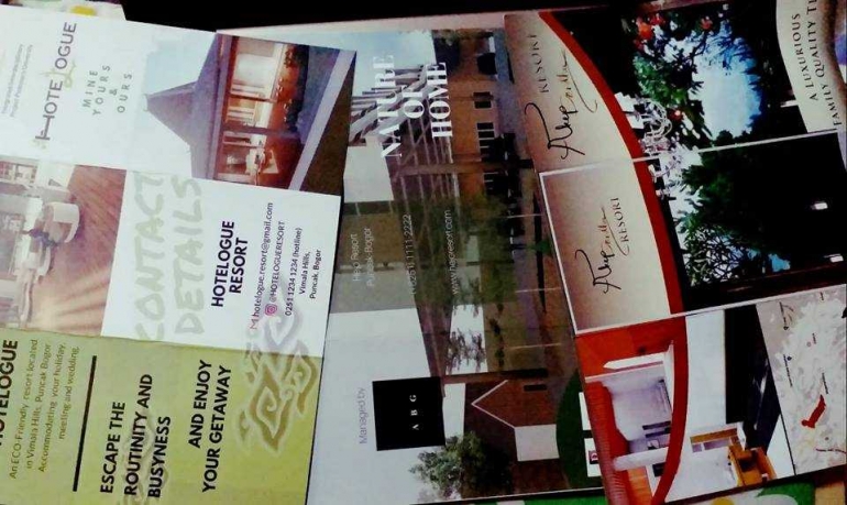 Dokumentasi pribadi3 brosur hotel dari 3 kelompok tugas mahasiswa 4 fakultas