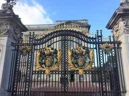 Gerbang megah di Buckingham Palace