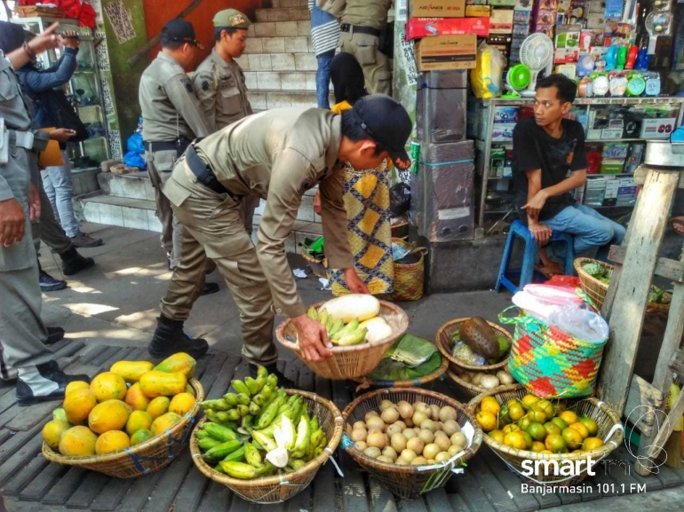 Penertiban yang dilakukan Satpol PP Kota Banarmasin di Kawasan Pasar Cempaka (25/07).