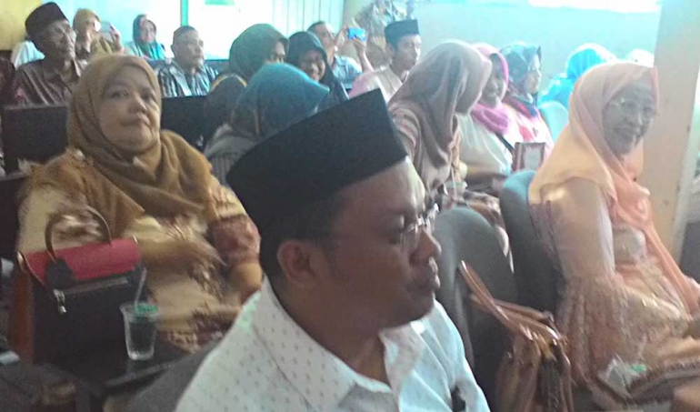 Di antara peserta yang hadir dalam acara Bahsul Masail MDI Sumbar tentang ancaman narkoba bagi generasi muda, di aula Kantor Wilayah NU Sumatra Barat, Selasa (24/7/2018). (DOK. PRIBADI).
