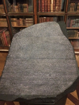 Batu Rosetta di British Museum