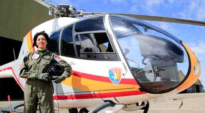 Perempuan Jadi Pilot Helikopter TNI AU, Siapa Bilang Gak Bisa? Halaman 1 - Kompasiana.com
