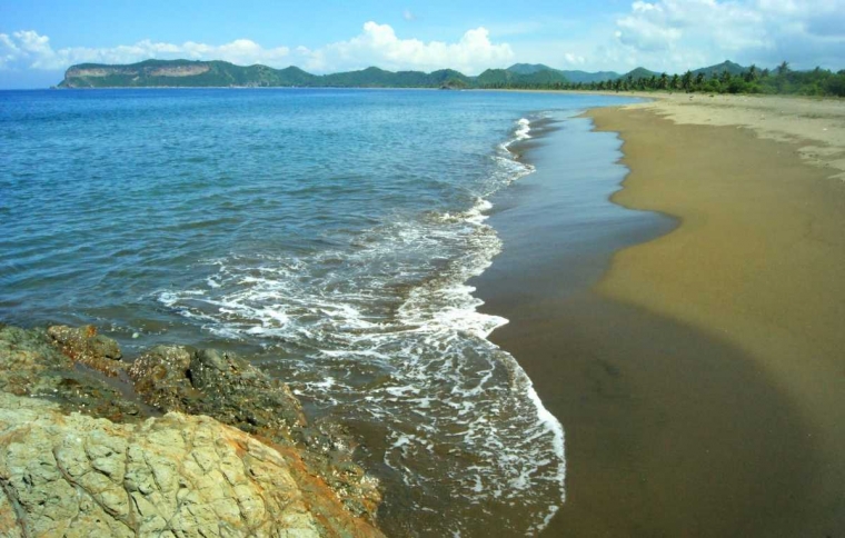 Pesona Vitamin Sea di Pantai Poto Batu Halaman 1 Pesona Vitamin Sea di Pantai Poto Batu Halaman 1