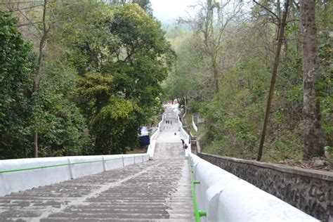 tangga pemakaman Imogiri. pic : jogjaland.net