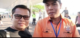 H Zoehri (berkacamata) dan L Zohri (baju orange) di Bandara International Lombok 