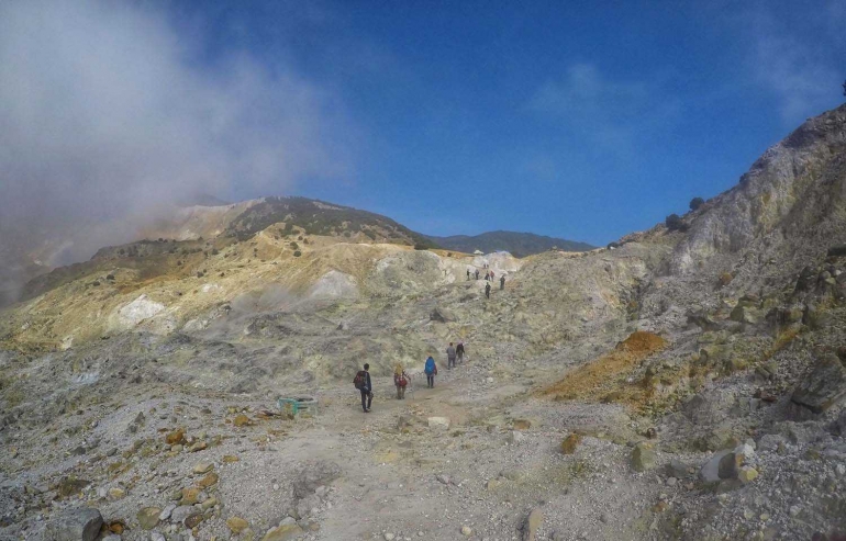 Jalur pendakian setelah melalui kawah/dokpri