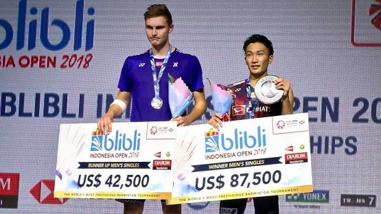 Momota (kiri) dan Axelsen adalah dua unggulan di Kejuaraan Dunia 2018. Mampukah para pemain Indonesia membuat kejutan? Gambar dari badmintonindonesia.org