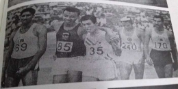 Sarengat (no.85) seusai memenangkan lomba lari 110 meter gawang/ dokpri repro buku manual Asian Games 1962