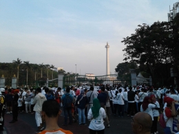 antrean panjang di pintu masuk monas (sumber: dokumentasi adica)