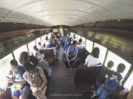 Gerbong kereta api wisata dengan panjang 9 meter ini dibuat menggunakan kayu jati. Dioperasikan pertama kali tahun 1907 dan direnovasi kembali pada tahun 1973. (Foto: Dok.Pri.)