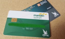 Kartu debit Bank Syariah Mandiri dan BNI yang baru dengan logo GPN (dok. pri).