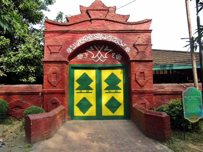 Gerbang Masjid Agung Sang Cipta Rasa Cirebon Gerbang Masjid Agung Sang Cipta Rasa Cirebon