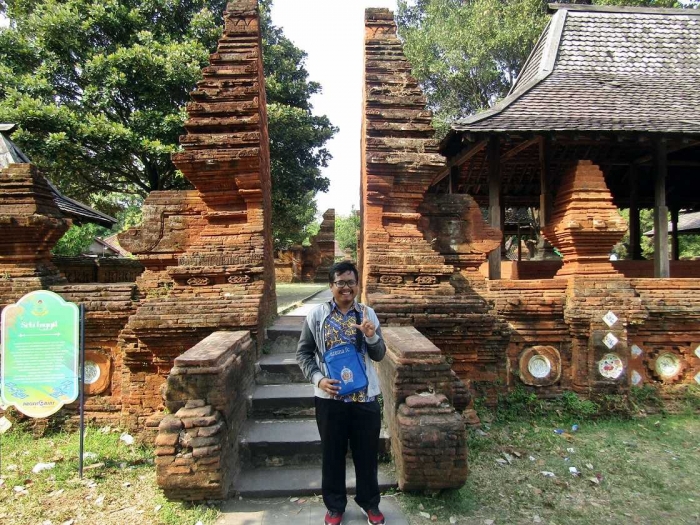 Gerbang Siti Hinggil Keraton Cirebon Gerbang Siti Hinggil Keraton Cirebon