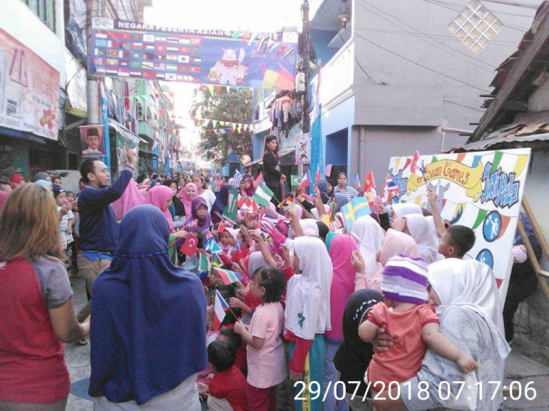 Kemeriahan Festival Jalan Z dengan berinteraksinya warga dari mulai anak kecil hingga lansia | dokpri