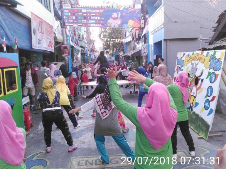 Kemeriahan warga mengikuti senam di Festival Jalan Z | dokpri