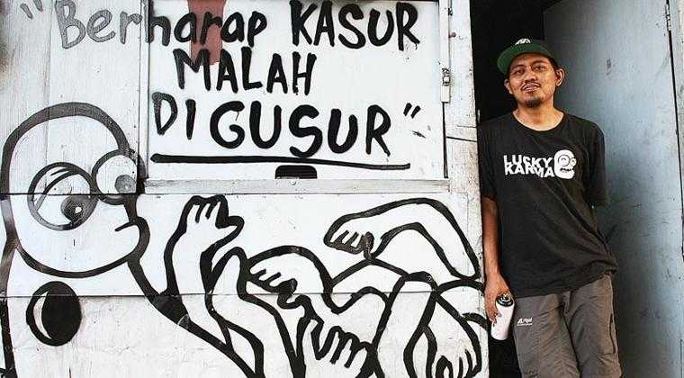 Riyan Riyadi aka The Popo, seniman mural yang lekat dengan kritik-kritik sosial dalam karya-karyanya (print.kompas.com/FILES).