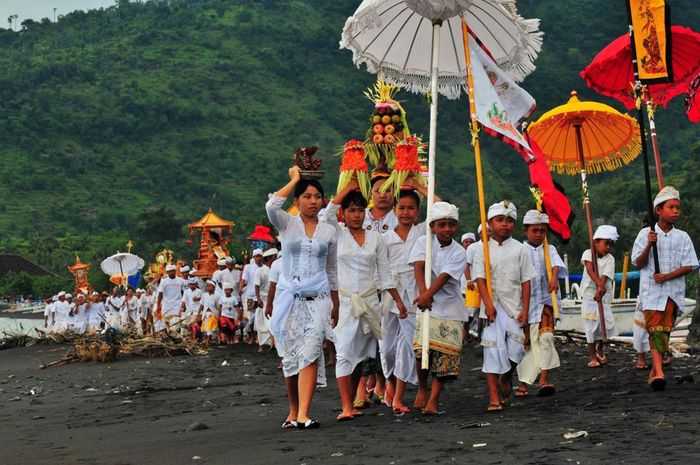 Potret salah satu acara keagamaan masyarakat Bali