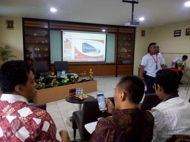 Di ruang pelatihan PT. Mayora