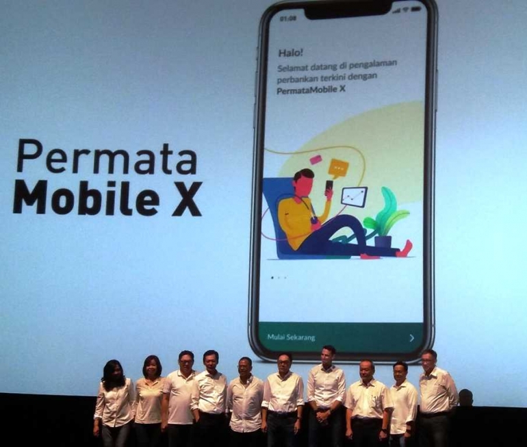 Para anggota dewan direksi dan komisaris PermataBank berpose bersama saat peluncuran perdana PermataMobile X (Dokpri)