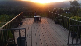 Menikmati sunset di balcony (dok: pribadi)